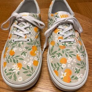 Vans Doheny SF Aneakers with a Gray/Tan Canvas Upper and an Orange Citrus Print